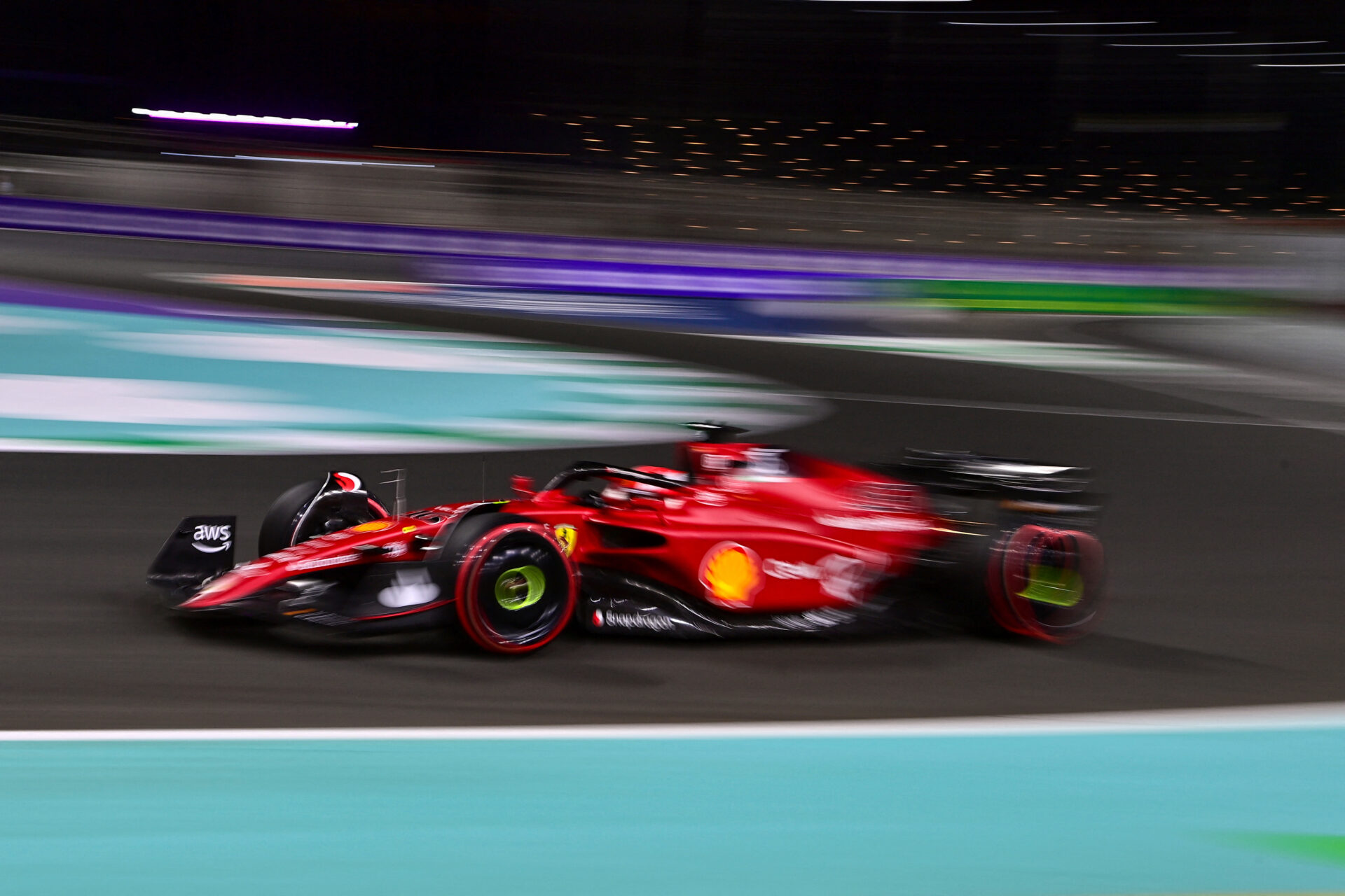 Charles Leclerc domina las pruebas en el Gran Premio de Arabia Saudita