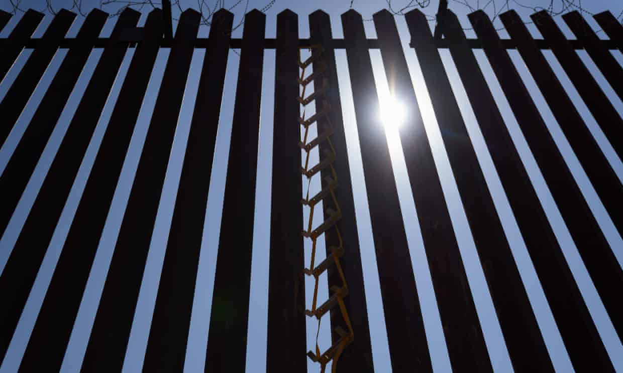 Traficantes violaron el muro fronterizo de Trump más de 3 mil veces, revelan los registros