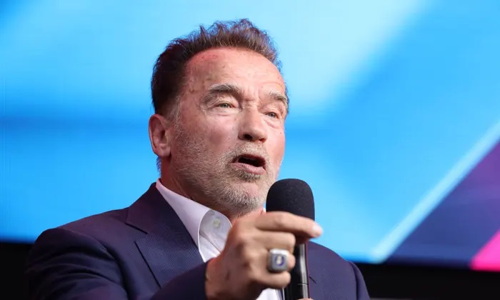 Arnold Schwarzenegger pide al pueblo ruso que rechace la desinformación del Kremlin