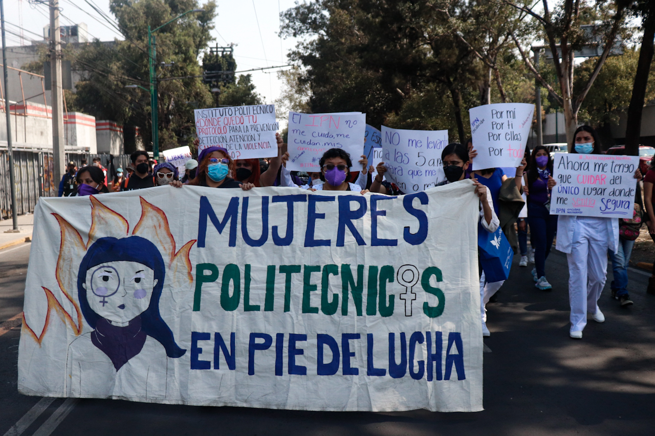 Galería: Alumnas del IPN protestan por la violencia de género