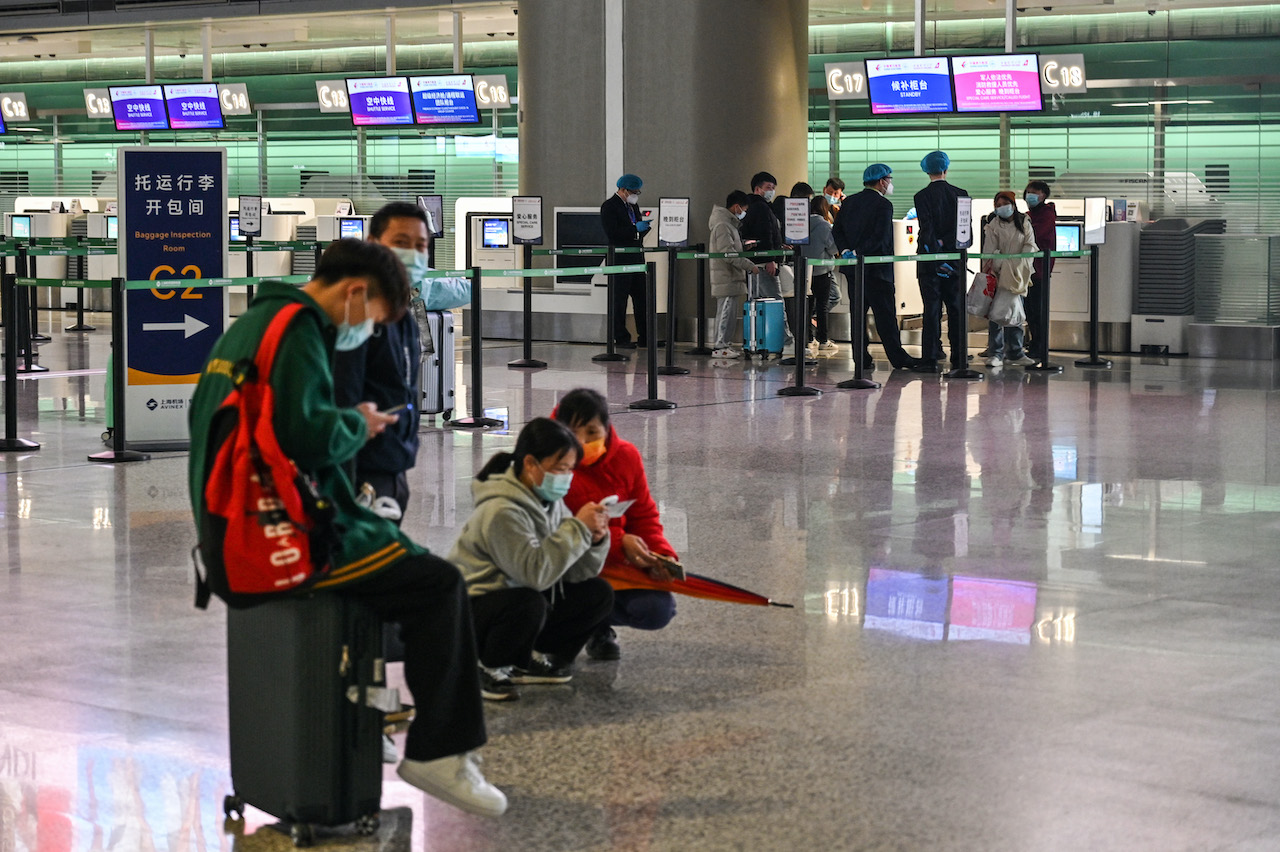Un avión con 132 pasajeros se estrella al sur de China; aerolínea confirma que hubo varios muertos