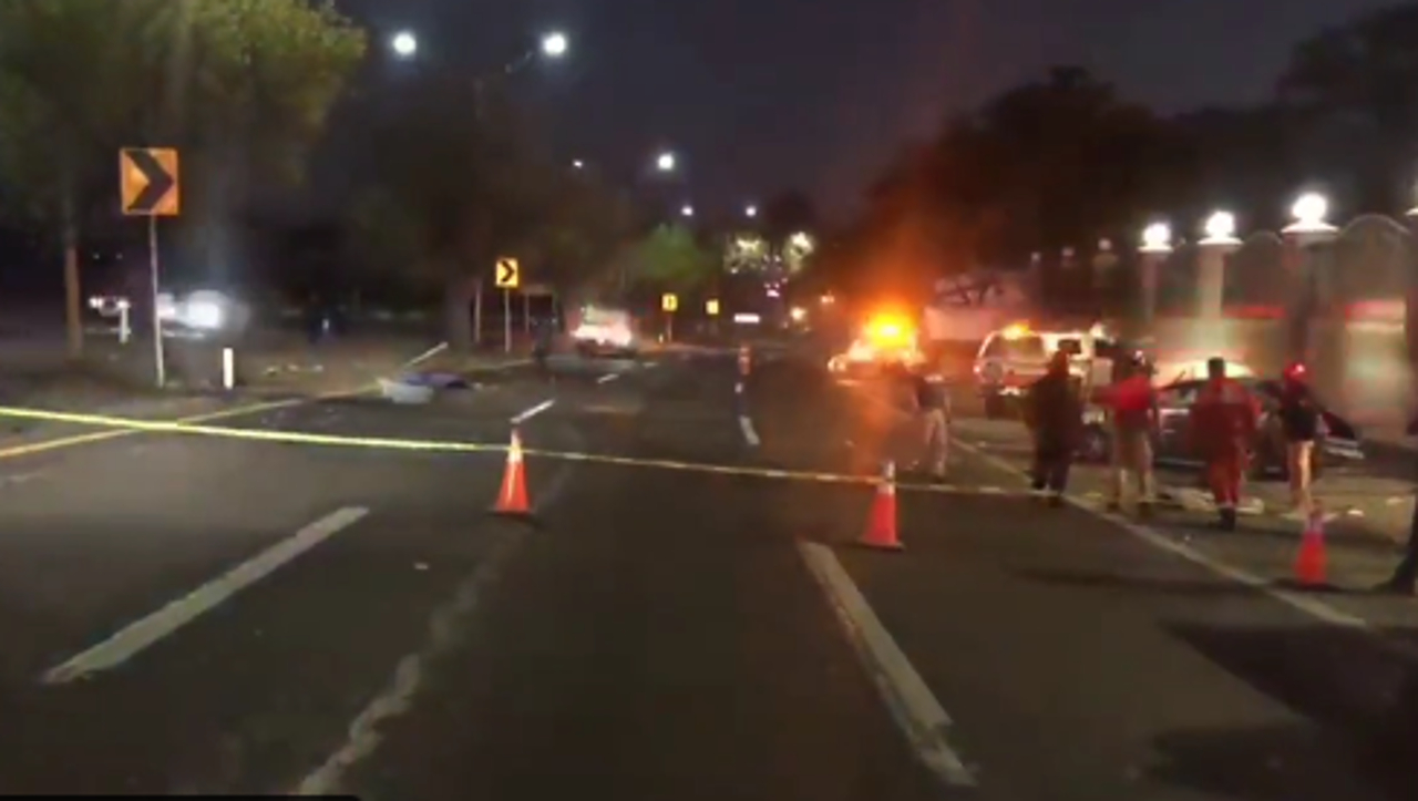 Una persona muere tras volcar auto en la Carretera Nacional, en dirección a Monterrey