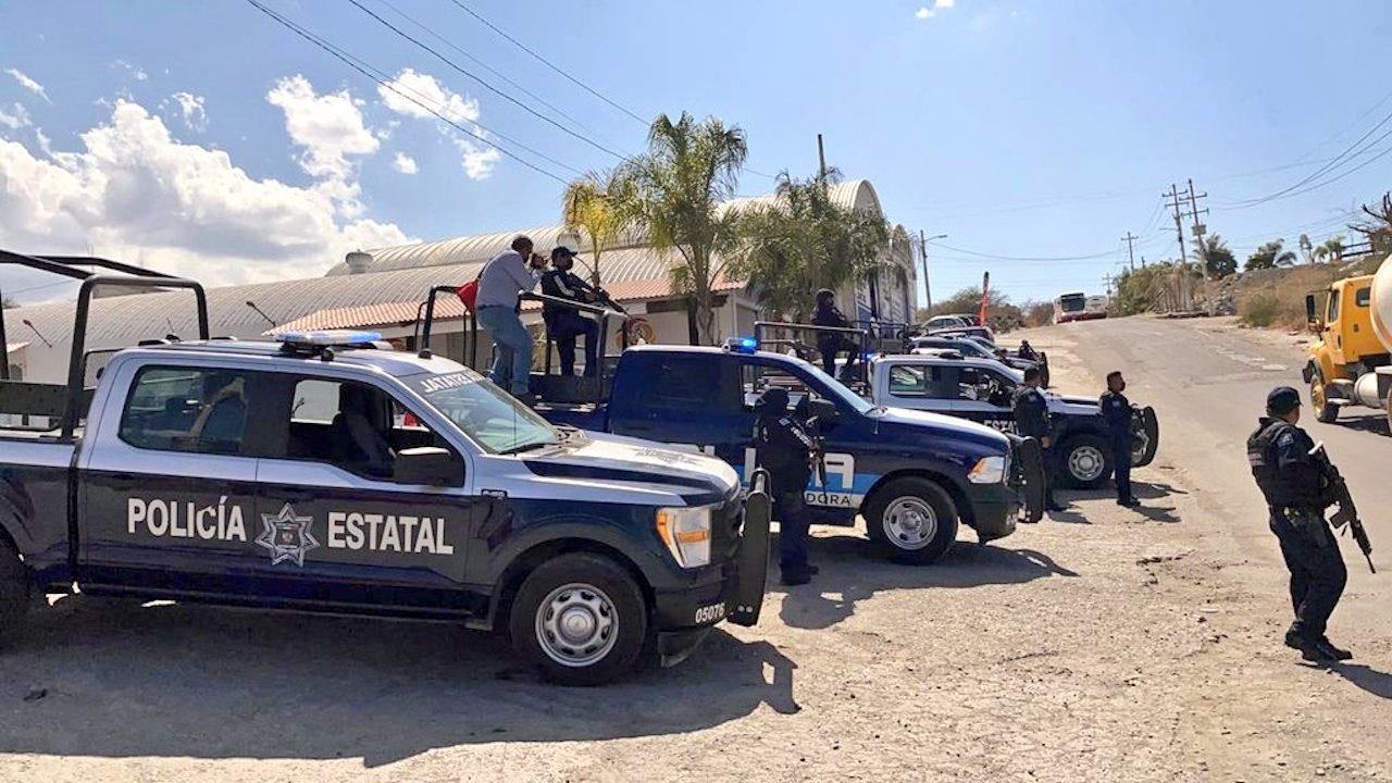 Civiles y policías se enfrentan a balazos en Apaseo el Grande, Guanajuato