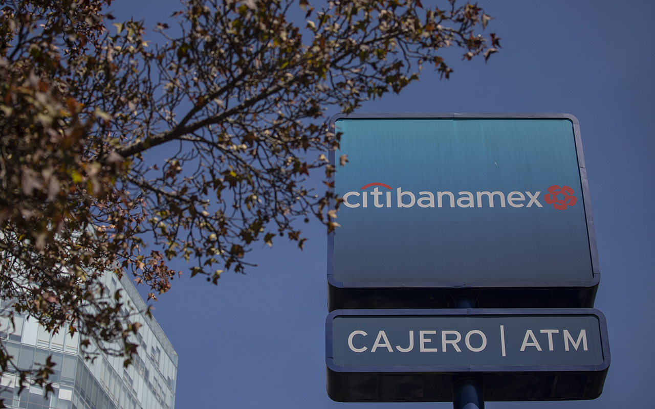 Banorte dice que convocará a empresarios para ‘recuperar’ Banamex, pero pide más datos de la venta