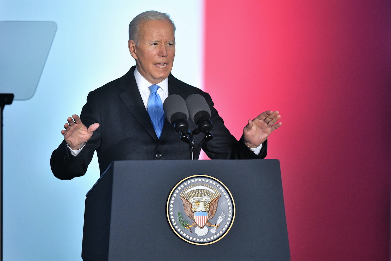 Joe Biden llama ‘carnicero’ a Putin y asegura que ‘no puede permanecer en el poder’