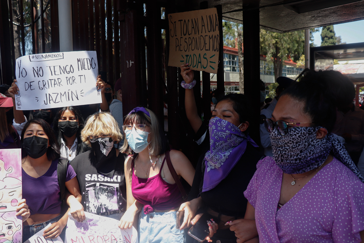 ‘Quiero que me cuide la escuela como cuida su reputación’: Alumnas del Cecyt 7 protestan tras denuncia de violación a compañera
