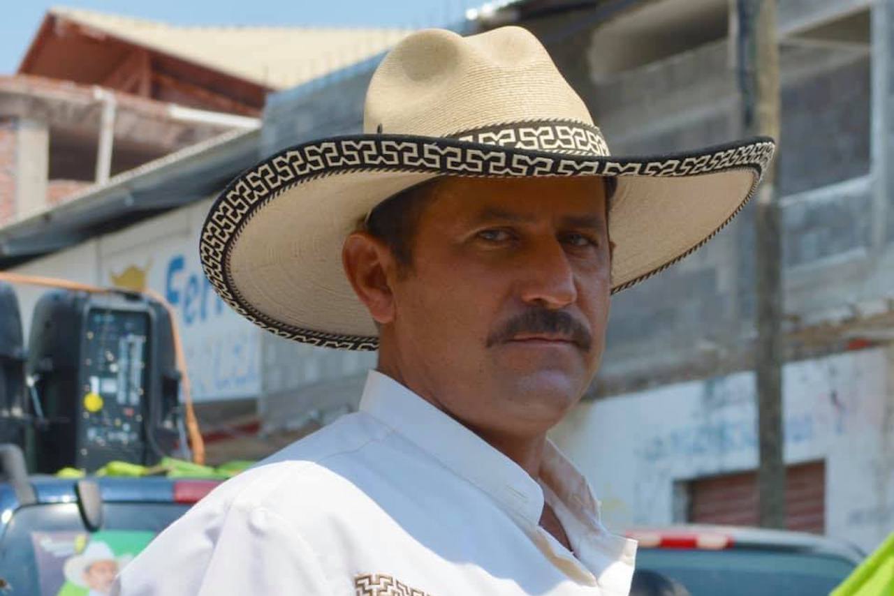 El alcalde de Aguililla, Michoacán, César Valencia, es asesinado