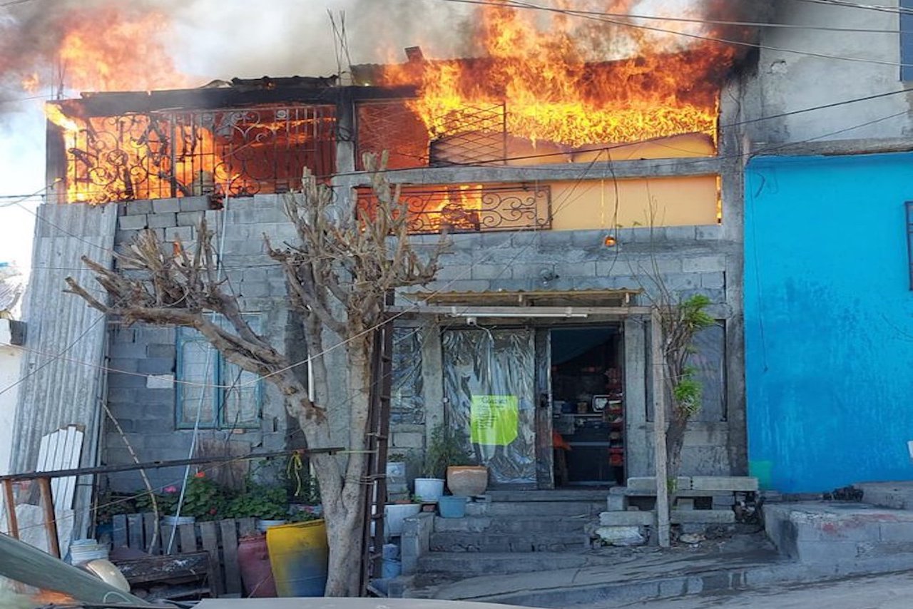 Una mujer y tres menores mueren en incendio de casa en Escobedo, Nuevo León