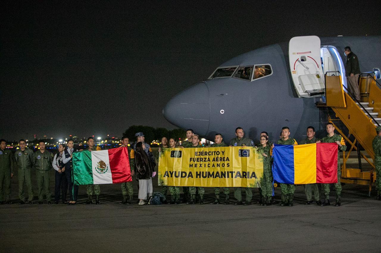 Los primeros mexicanos evacuados de Ucrania llegan a la CDMX