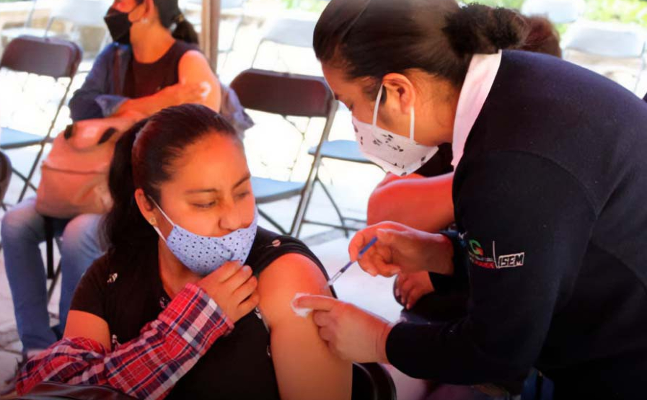 Naucalpan aplica la vacuna de refuerzo a los de 18 a 29 años: fechas y sedes