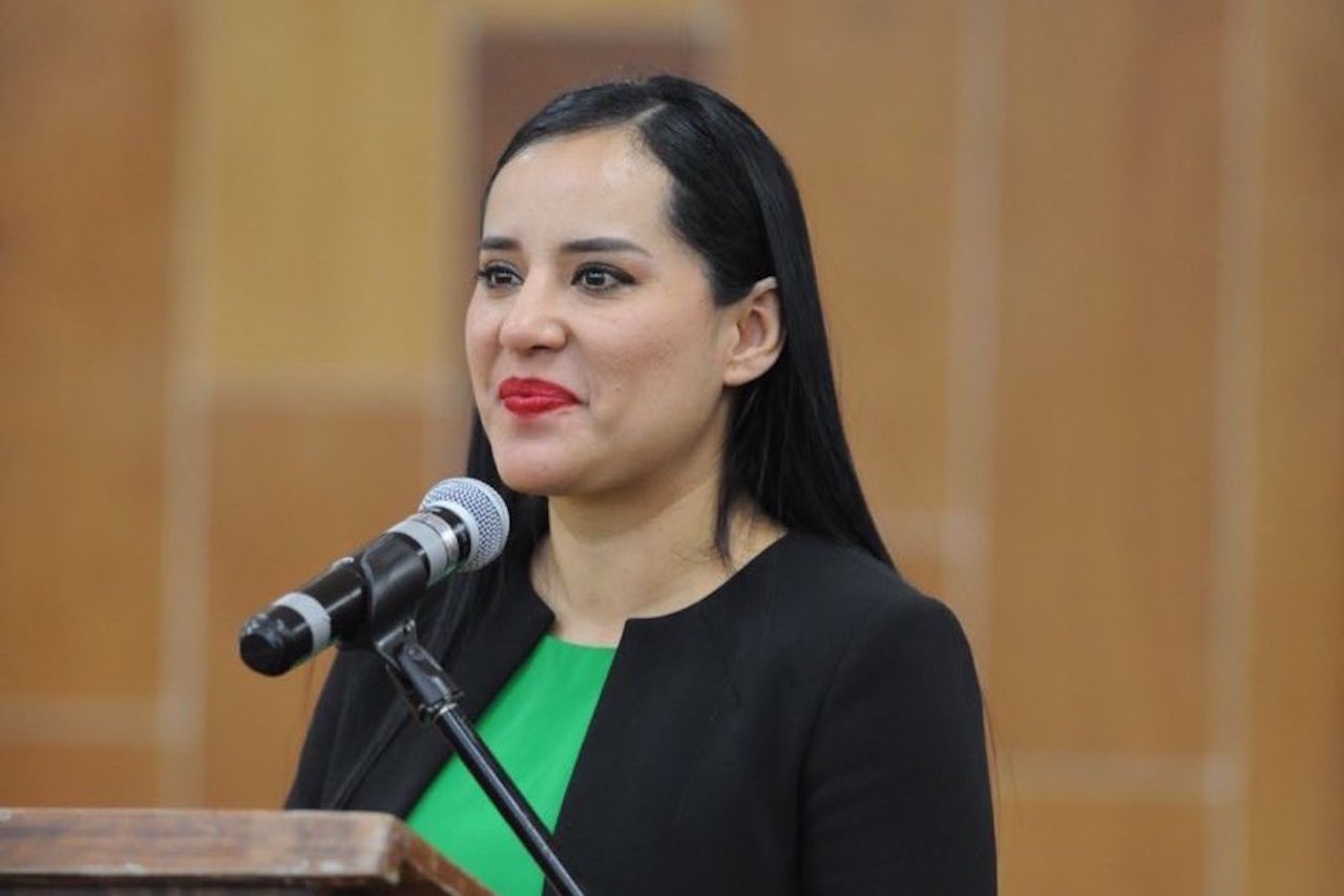 Sandra Cuevas abandona reunión con diputados tras negarse a llamarlos por su nombre