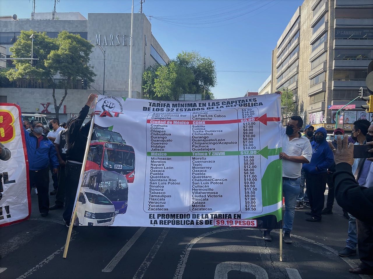 Transportistas de CDMX exigen alza de 3 pesos al pasaje y anuncian mega marcha 