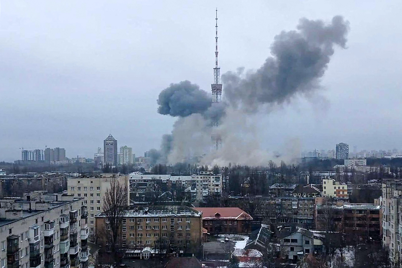 Rusia intensifica ofensiva en Ucrania: ataca Járkov y torre de televisión en Kiev