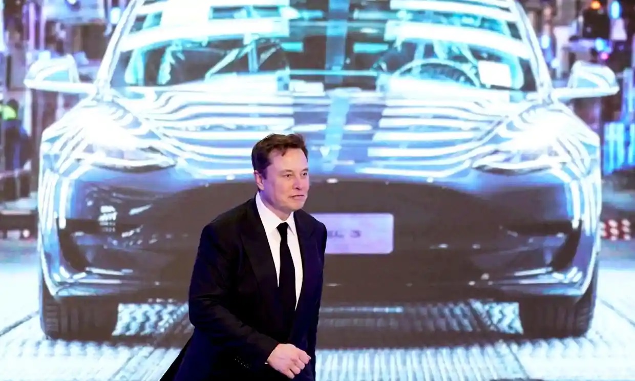 Elon Musk vende casi 4 mil millones de dólares en acciones de Tesla tras el acuerdo con Twitter