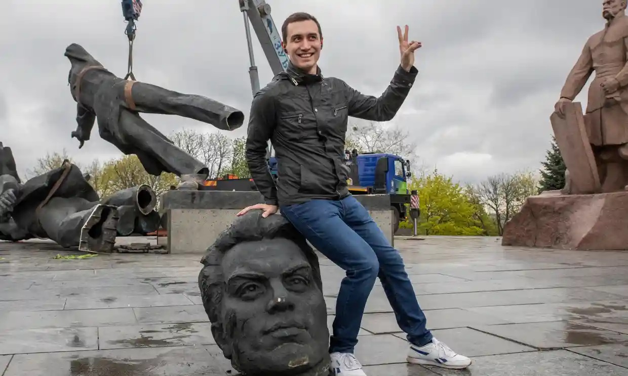 Ya no son amigos, Ucrania retira estatuas y nombres de calles rusas