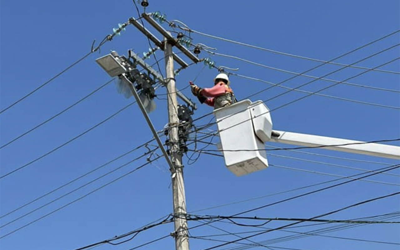 CFE restablece servicio de luz tras apagón en Yucatán, Quintana Roo y Campeche