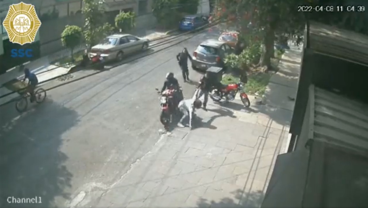 Policías frustran asalto a repartidor de celulares en la Benito Juárez, CDMX