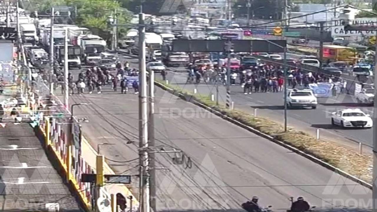 Manifestantes del sector reciclador bloquean autopista México-Querétaro