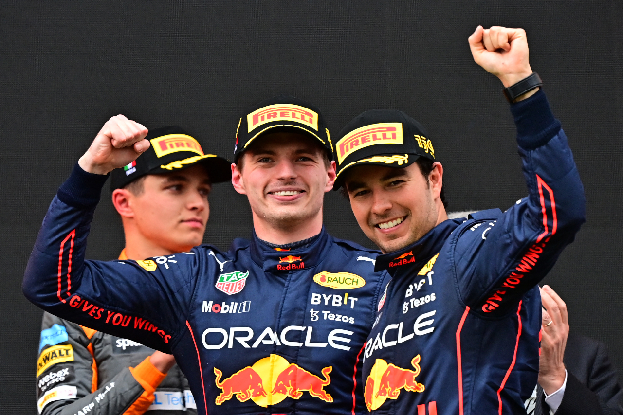 Max Verstappen y ‘Checo’ Pérez conquistan el podio del Gran Premio de Emilia Romagna