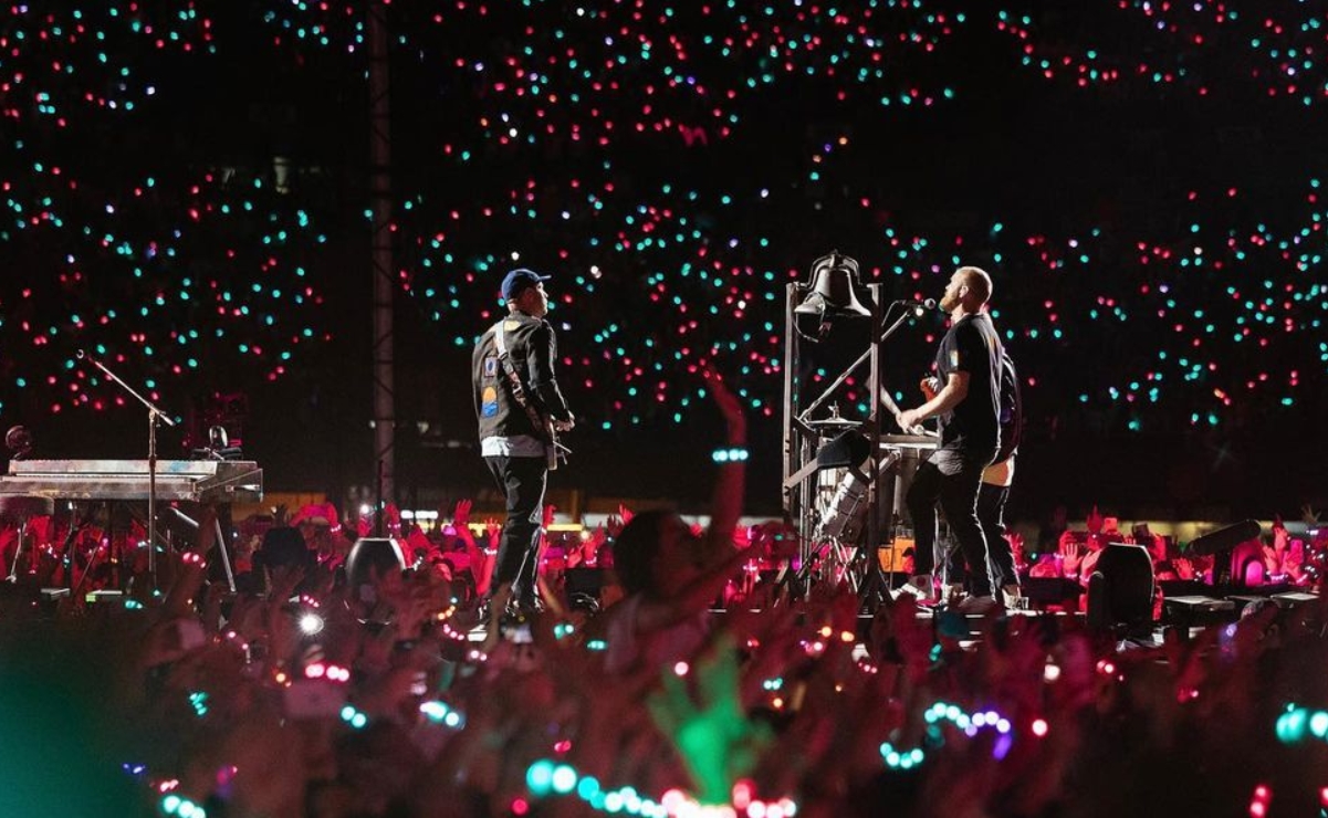 La fórmula Coldplay… ahora recordó a Juan Gabriel con Amor eterno
