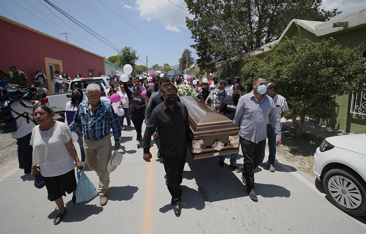 Debanhi Escobar es sepultada en Galeana, en medio de reclamos de justicia