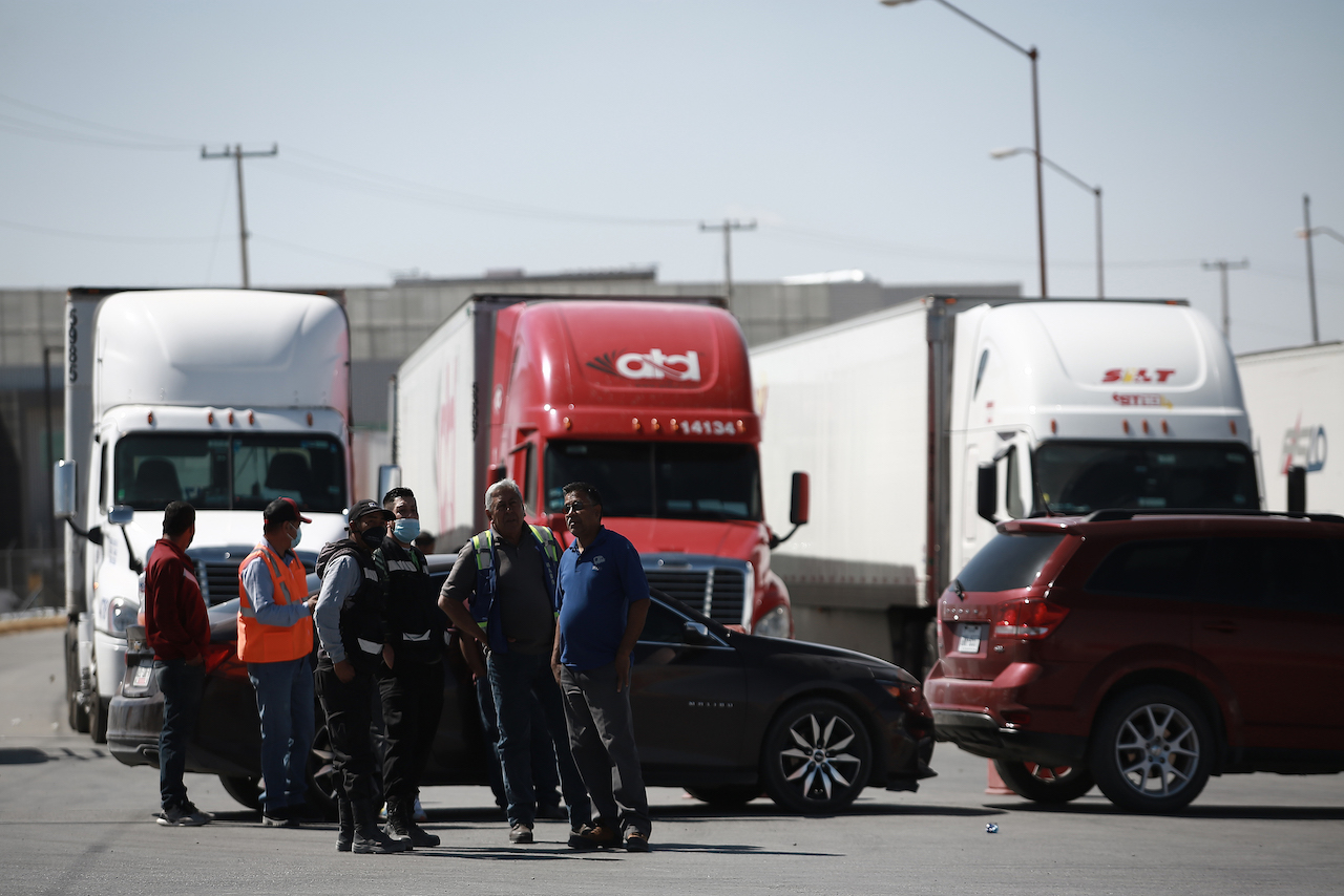 Texas suspende inspecciones a camiones comerciales en frontera con Nuevo León