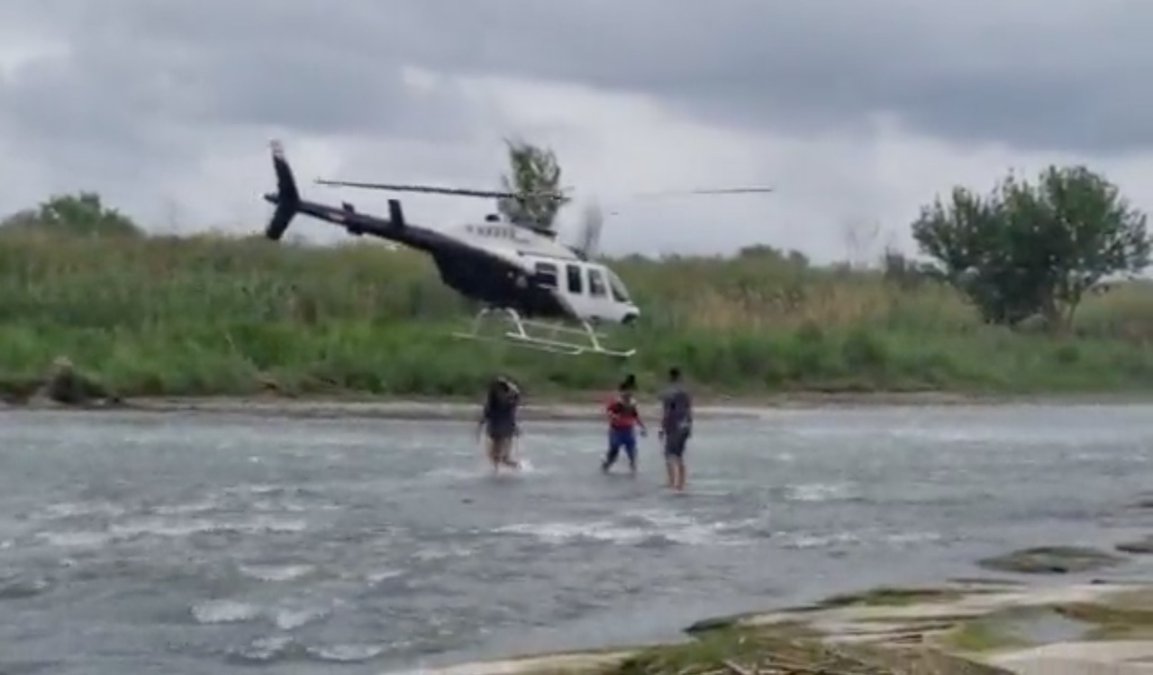 Coahuila usa helicóptero para evitar que migrantes crucen hacia EU