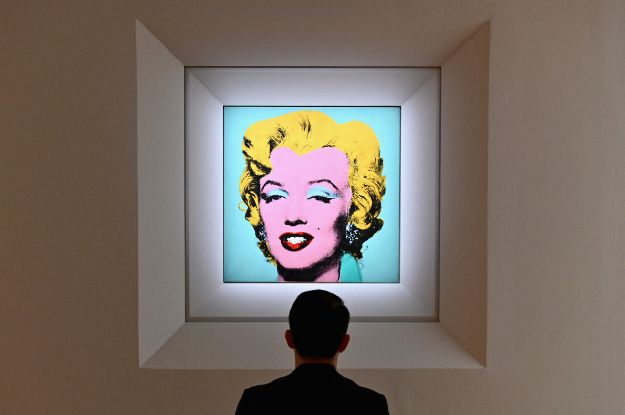 Sentencian a más de dos años de cárcel a galerista acusado de vender obras falsas de Warhol