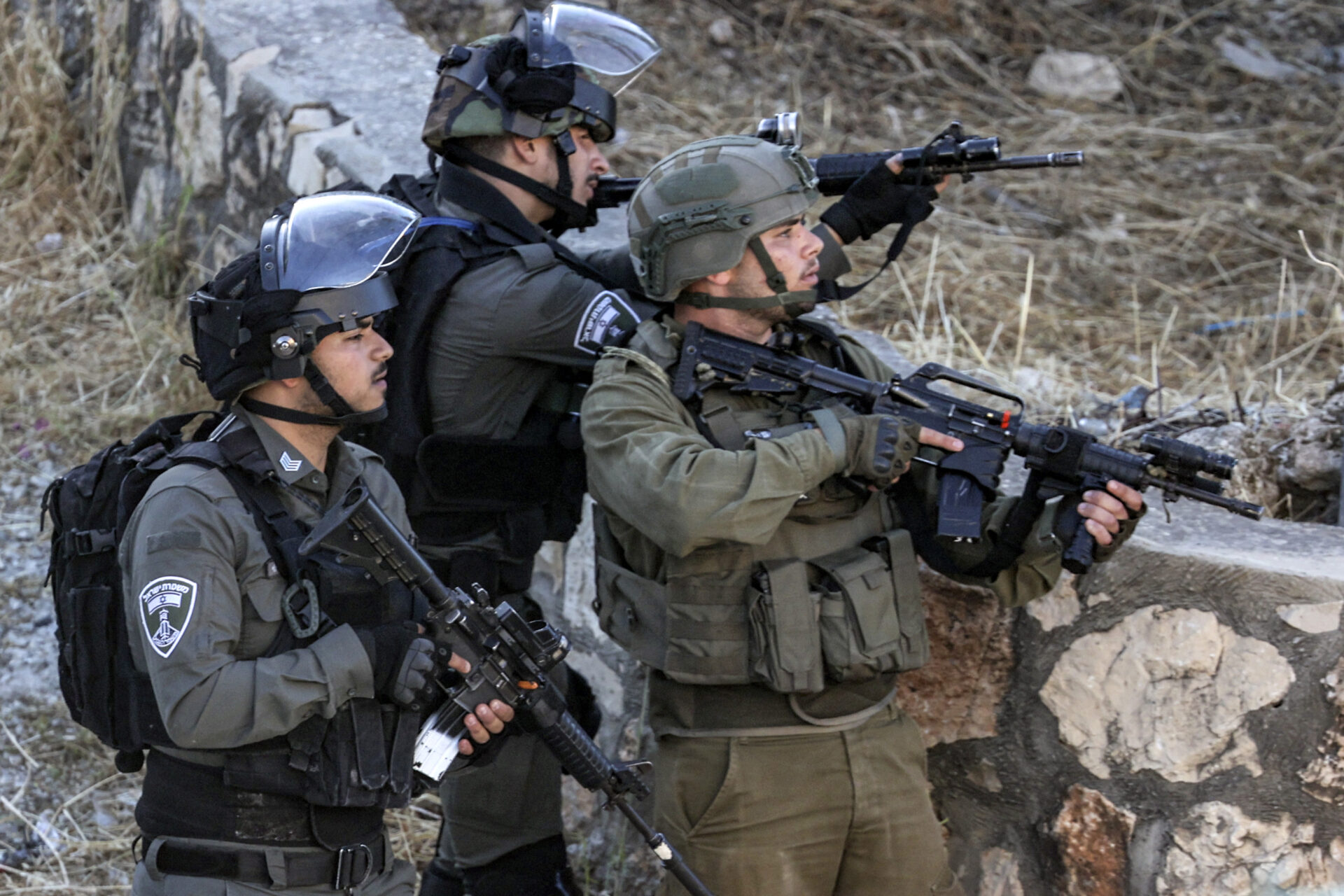 Episodios violentos entre israelíes y palestinos dejan al menos 2 muertos tras anuncio de arrestos