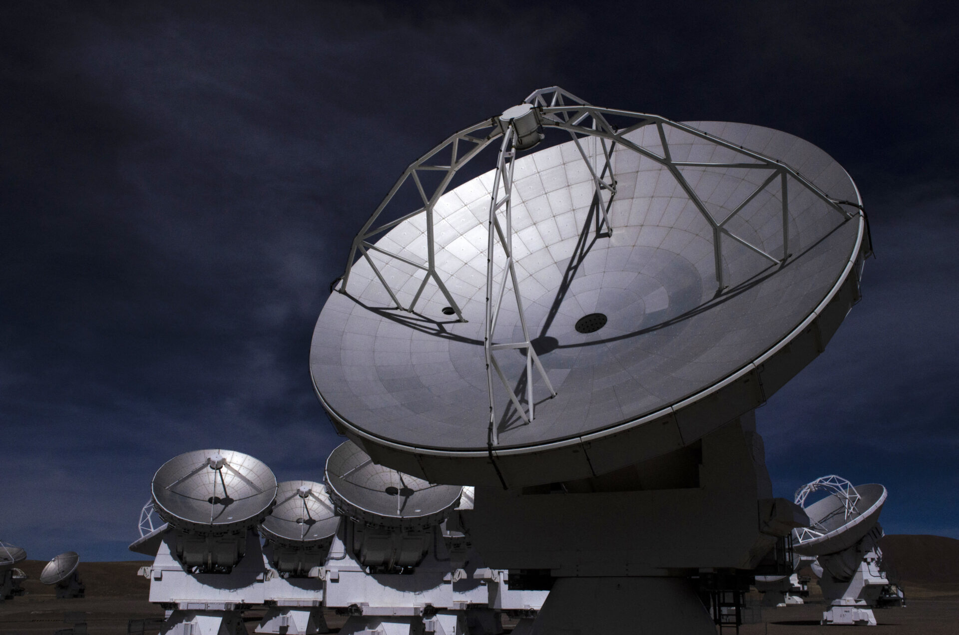 Científicos buscan duplicar la potencia del radiotelescopio más grande del mundo