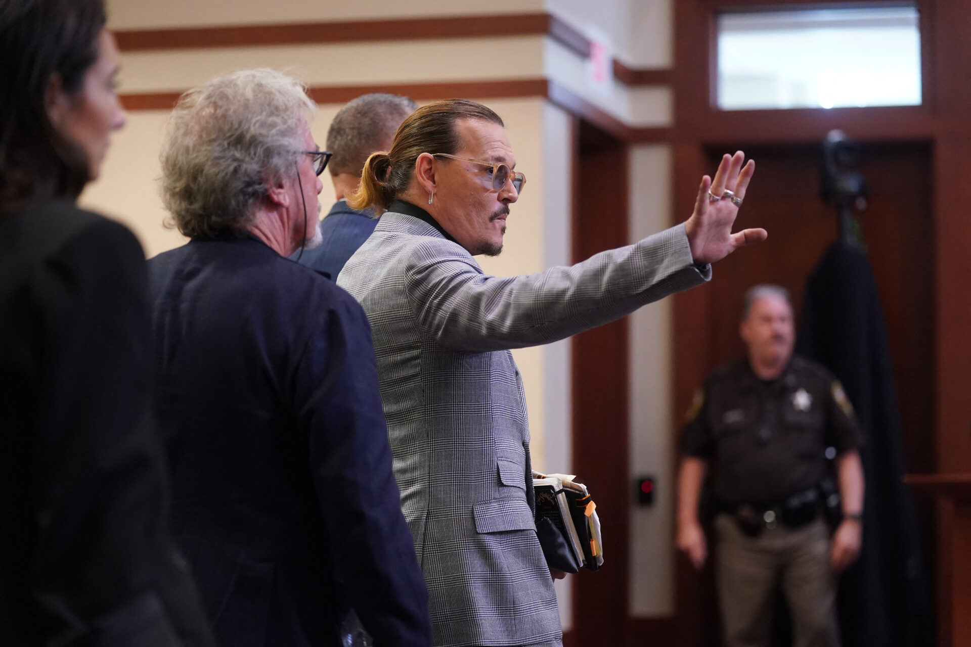La carrera de Johnny Depp colapsó por su mal comportamiento: agente