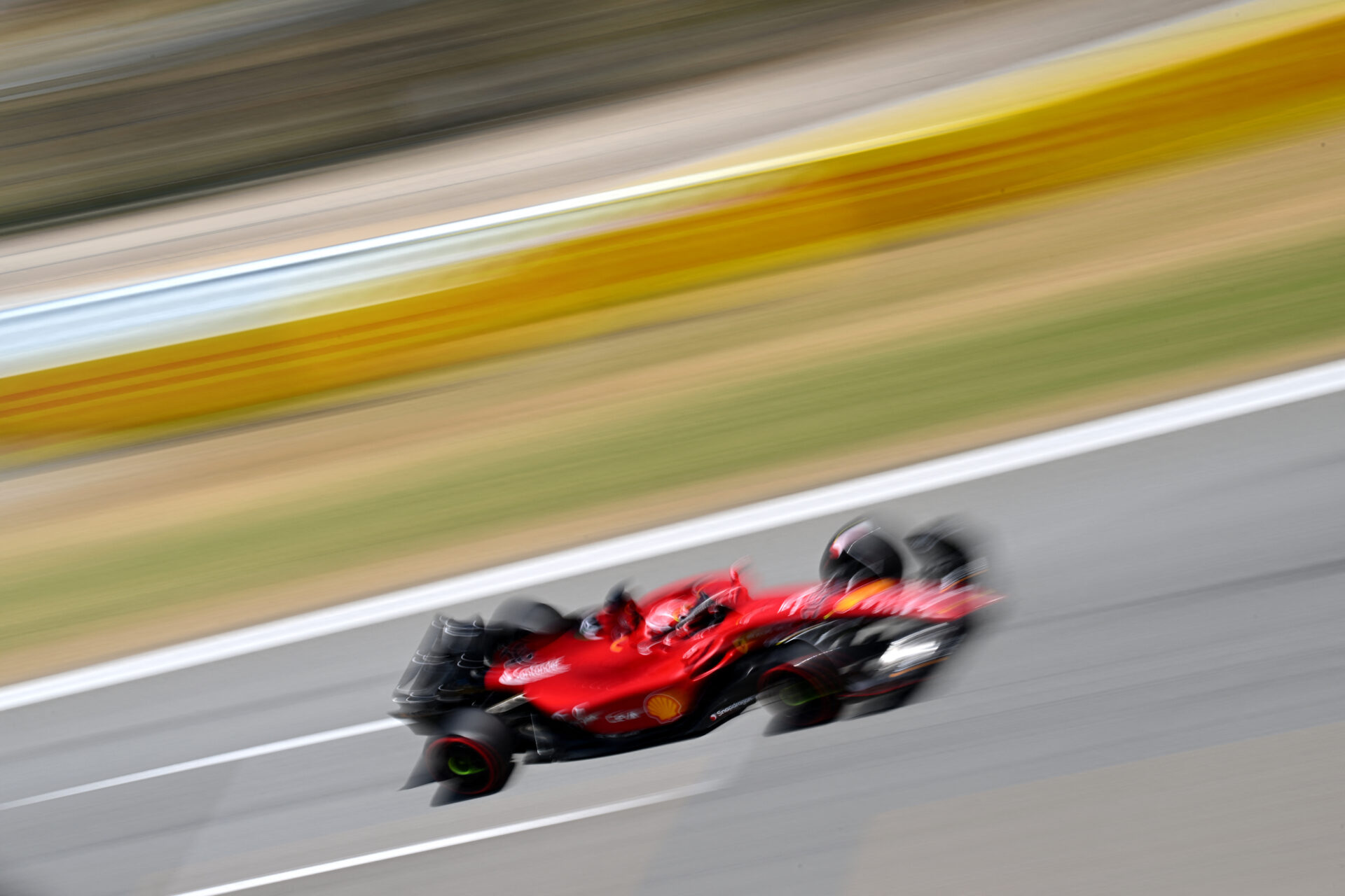 Charles Leclerc domina los ensayos del Gran Premio de Cataluña