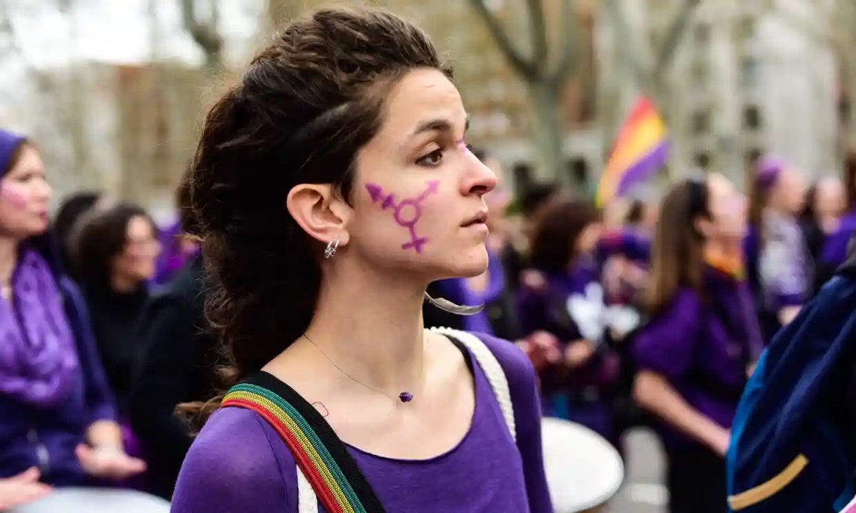 España flexibilizará los límites del aborto para mayores de 16 años y autorizará las licencias por menstruación