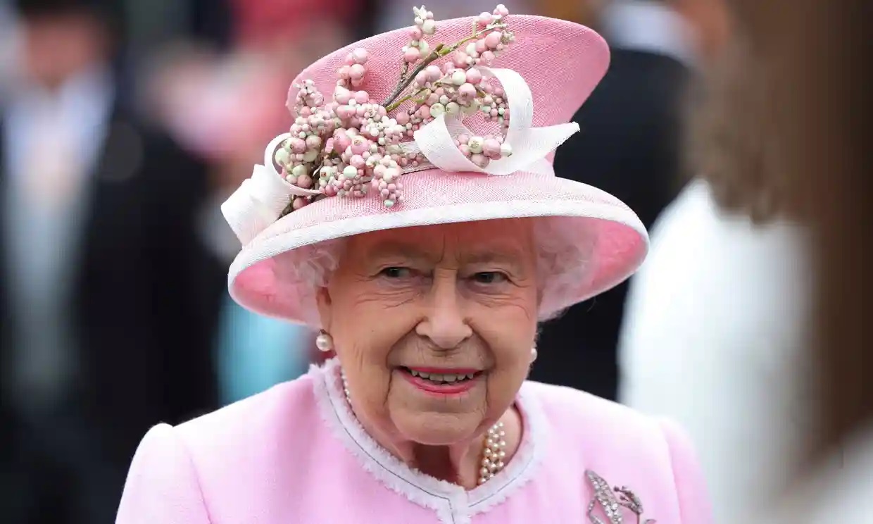 La reina Isabel II no asistirá a las fiestas en el jardín real de este año, informa el palacio