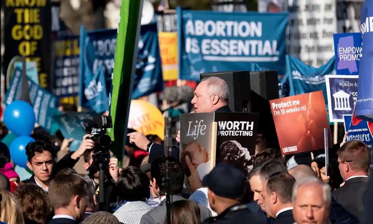 Los republicanos de Luisiana presentan un proyecto de ley para convertir el aborto en un delito de asesinato