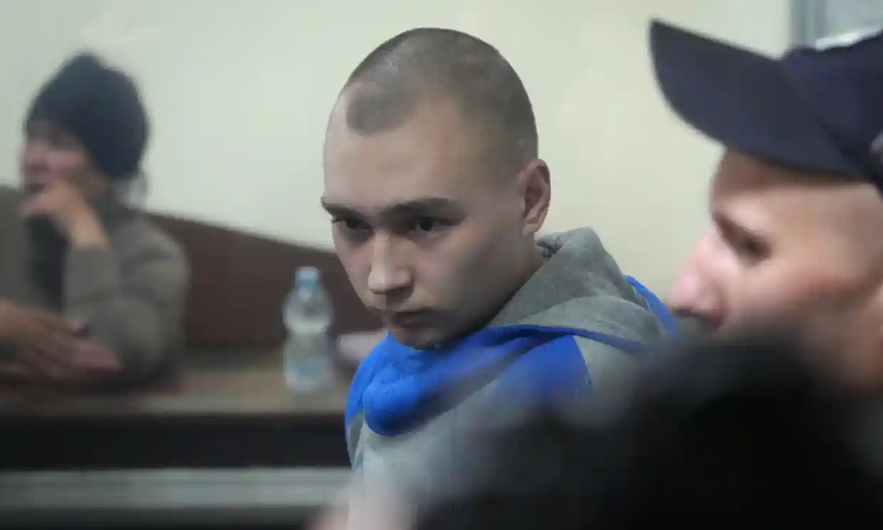 Un soldado ruso se declara culpable en el primer juicio por crímenes de guerra en Ucrania desde el inicio de la invasión