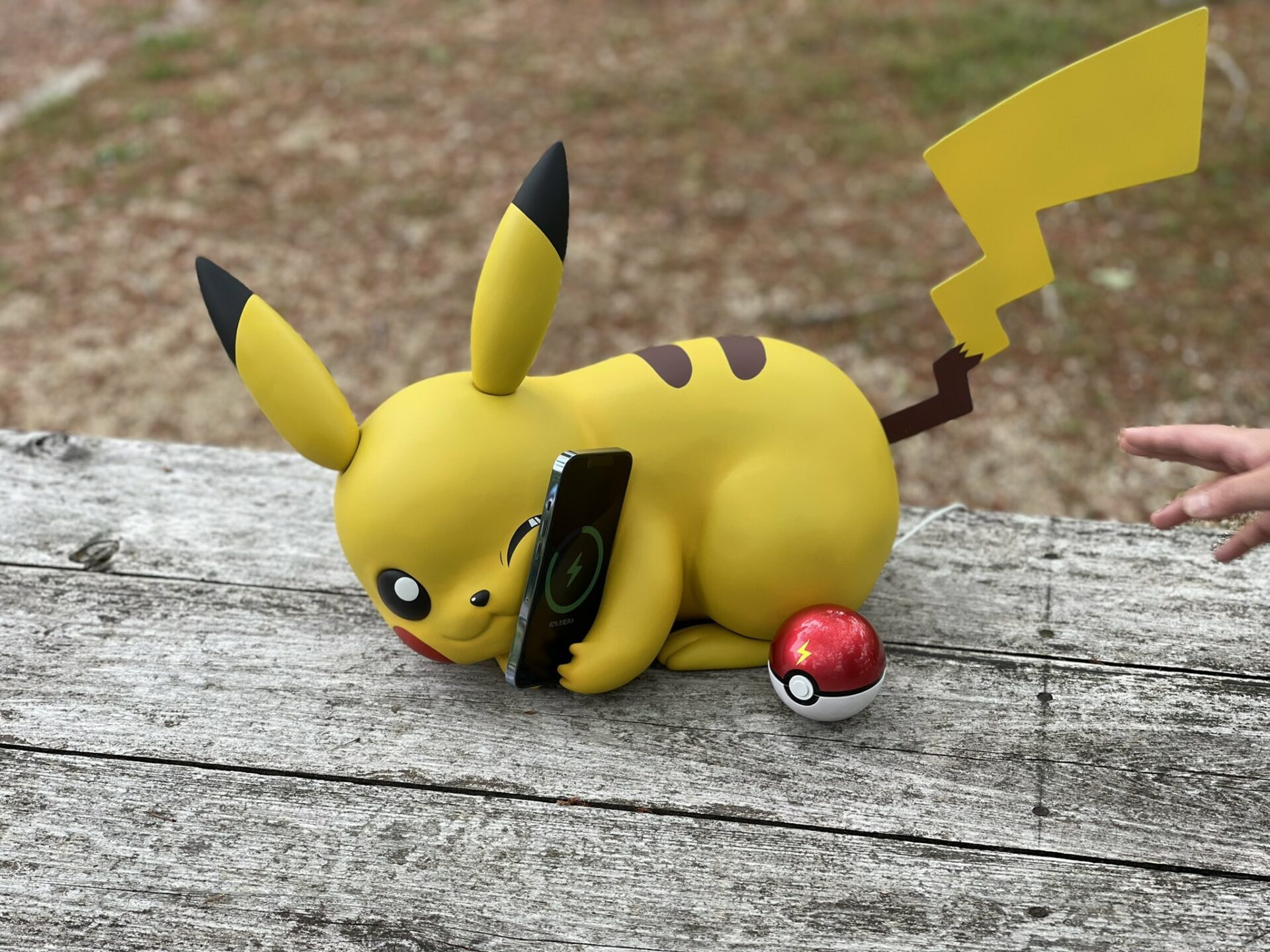 Un Pikachu para cargar tu teléfono