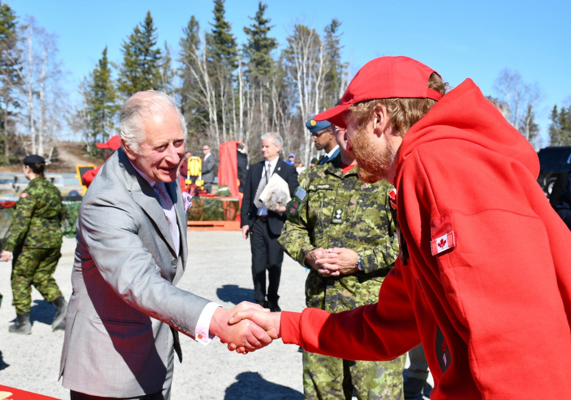 El príncipe Carlos reconoce el sufrimiento de pueblos indígenas en Canadá