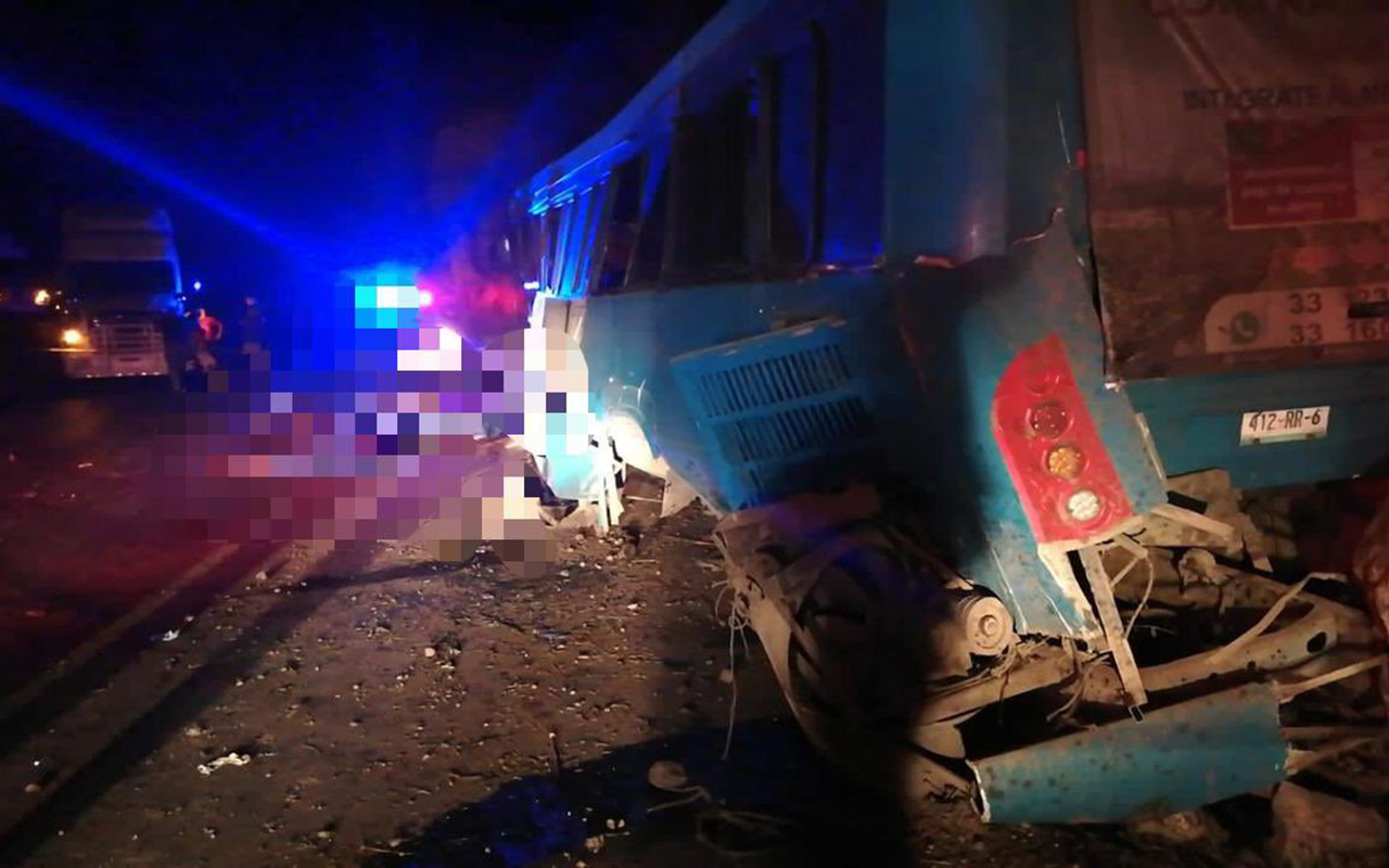 Vocaldura de autobús deja 14 personas muertas en Tuxcueca, Jalisco