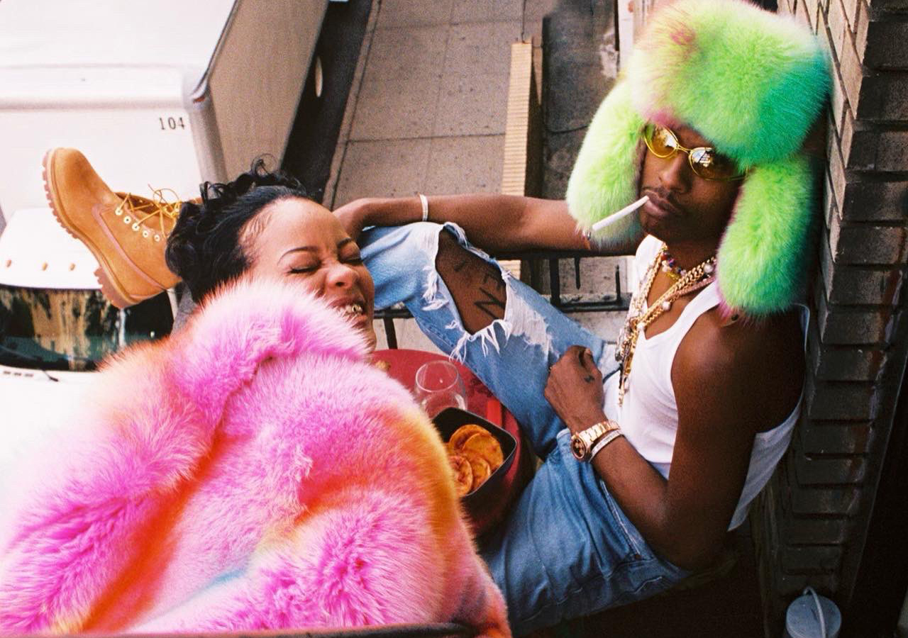 A$AP Rocky le pide matrimonio a Rihanna en su nuevo video