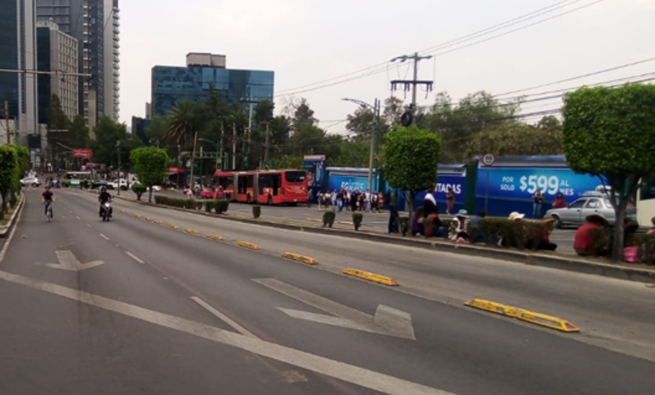 La avenida Insurgentes de la CDMX es escenario de varias manifestaciones y bloqueos