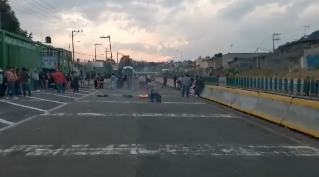 Bloqueo autopista México-Cuernavaca: Habitantes de Topilejo exigen liberación de ocho detenidos