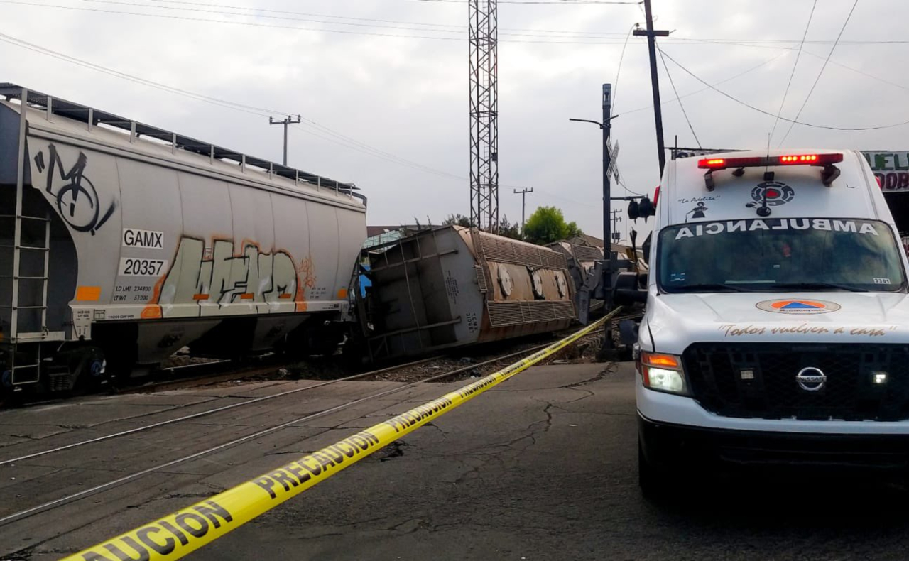 Tren se descarrila en la Avenida Central de Ecatepec, Edomex