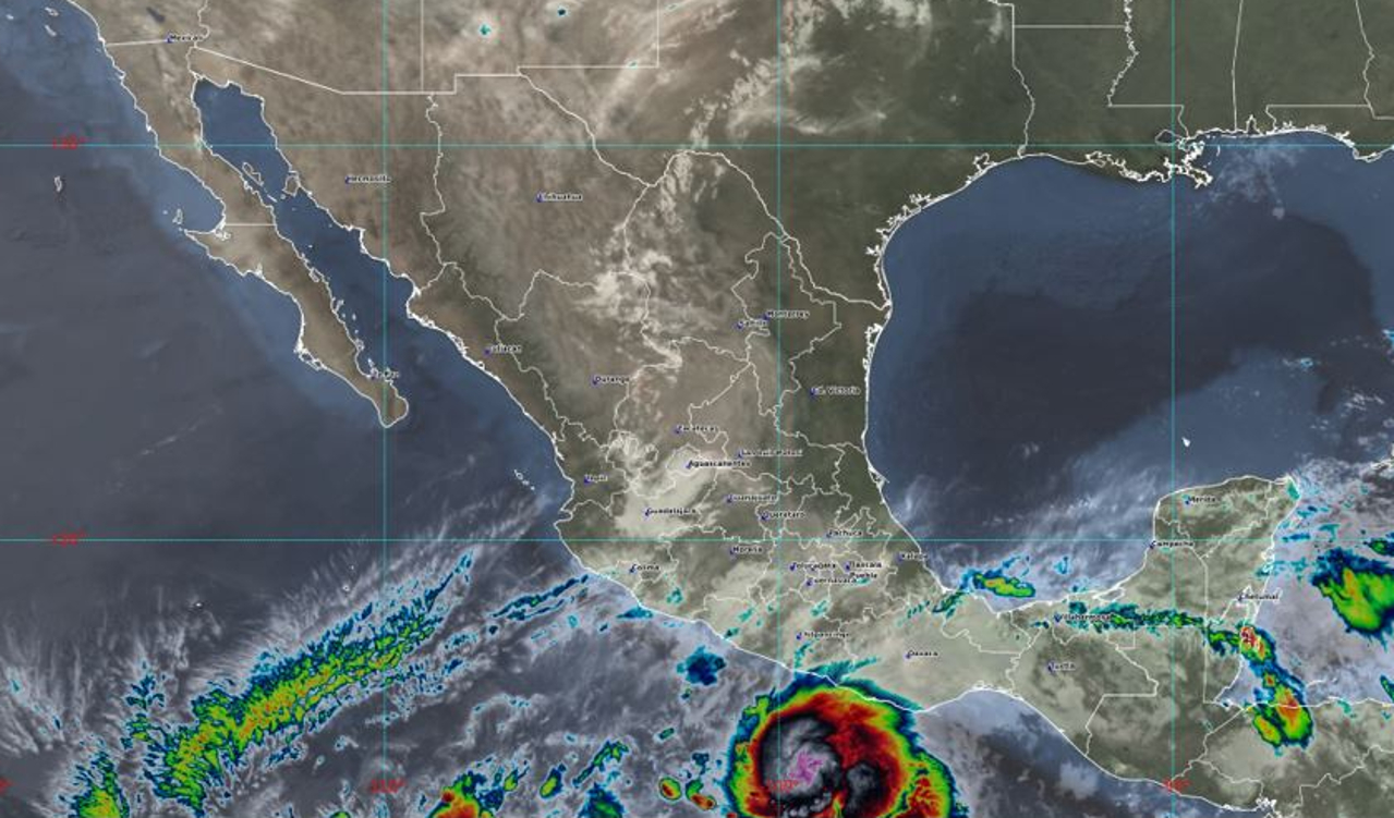 Ágatha se convierte en huracán y dejará lluvias intensas en Oaxaca y Guerrero