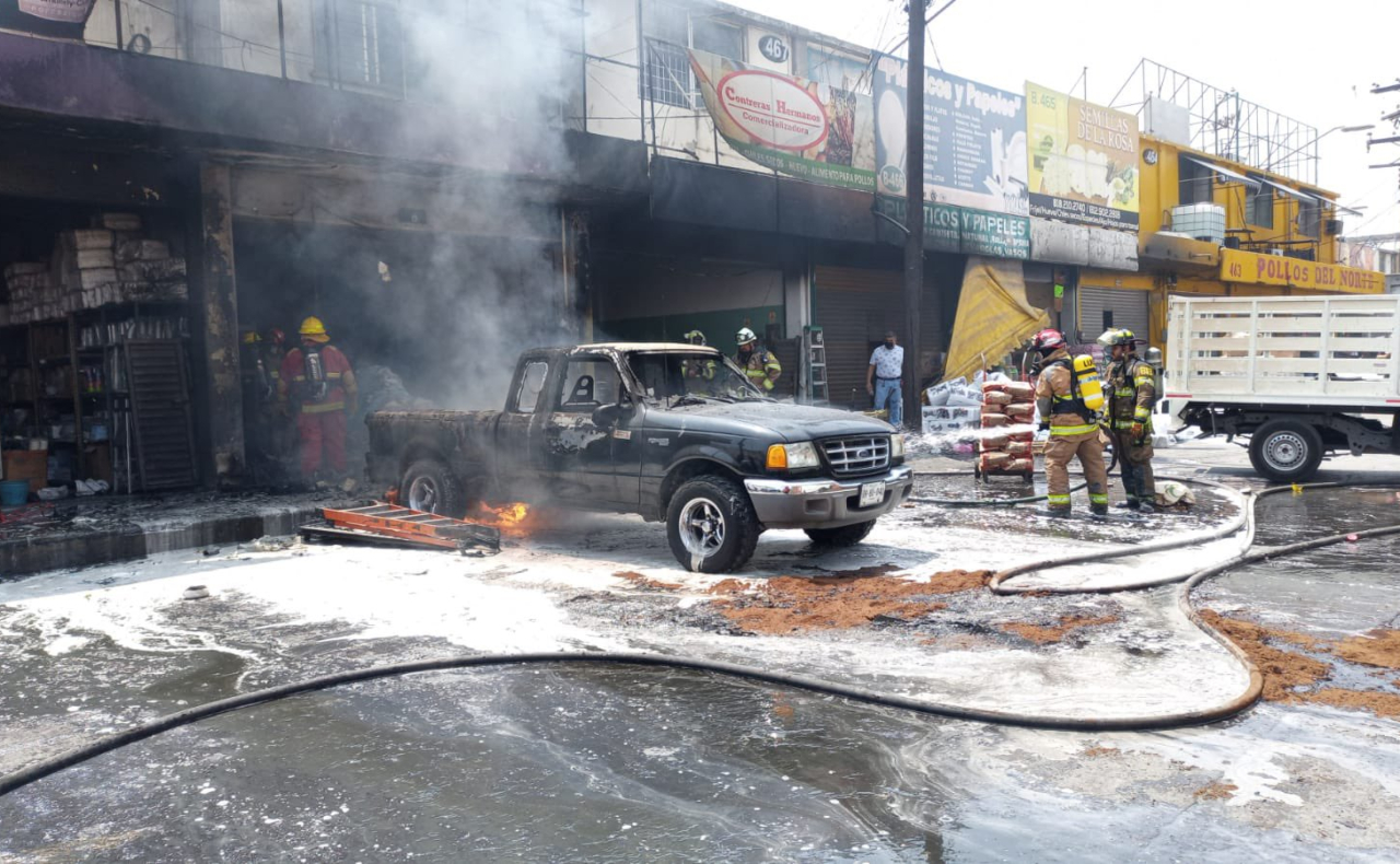 Incendio en el Mercado de Abastos de San Nicolás deja una persona fallecida