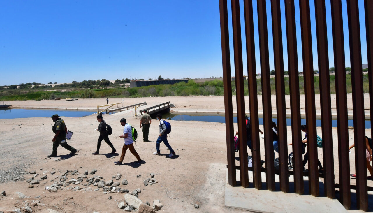 El saldo humanitario del muro de la frontera de EU: fracturas expuestas, órganos perforados…