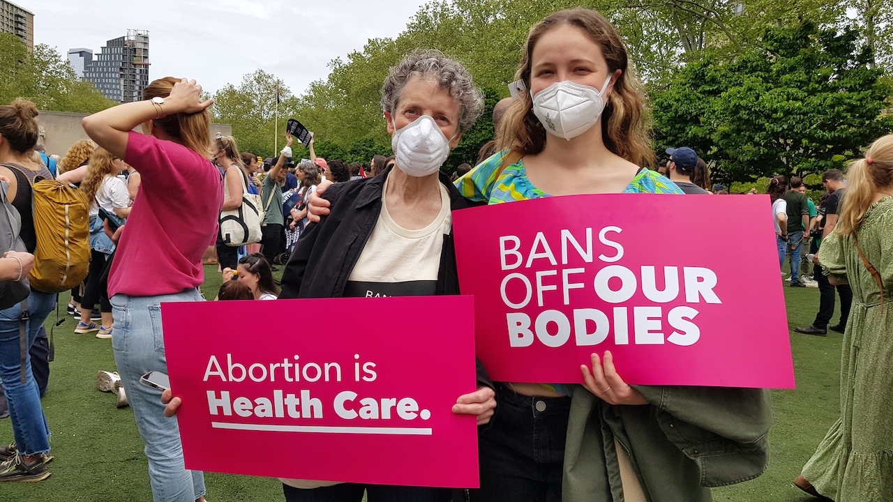 Mujeres recurren al aborto autogestionado en Texas por prohibiciones