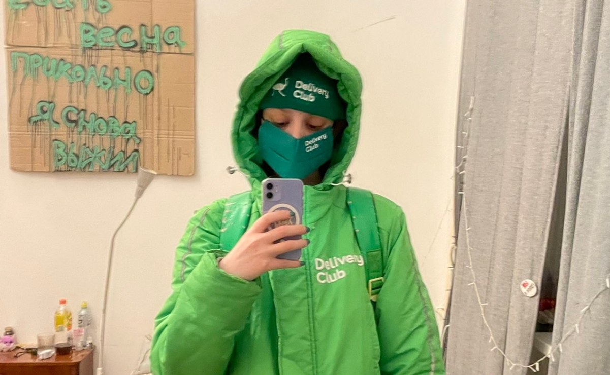 Integrante de Pussy Riot salió de Rusia disfrazada de repartidora de comida