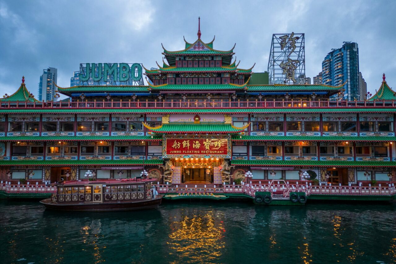 El icónico restaurante flotante Jumbo zozobra en Hong Kong