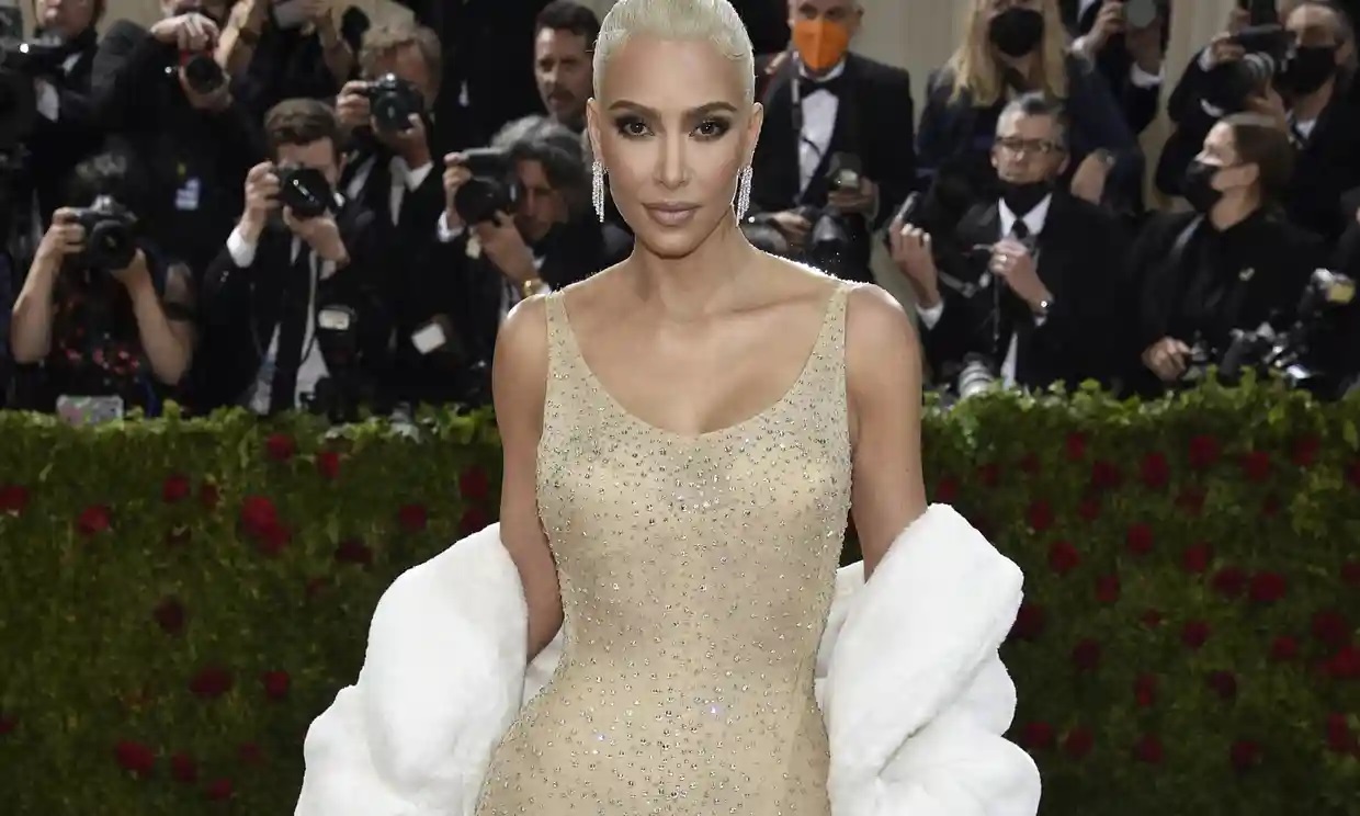 El dueño del vestido de Marilyn Monroe dice que Kim Kardashian no lo dañó de ‘ninguna manera’